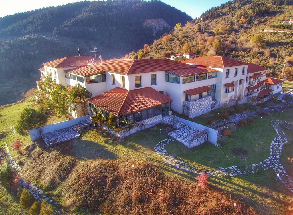 Avaris Hotel Karpenísion Esterno foto